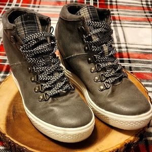 Winter Wedge Boots gently used gray size 8.5